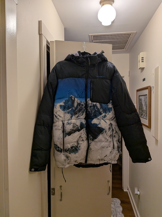 Hawke & Co Other - Hawke & Co Black, Blue & White Mountain-Print Insulated Puffer Jacket